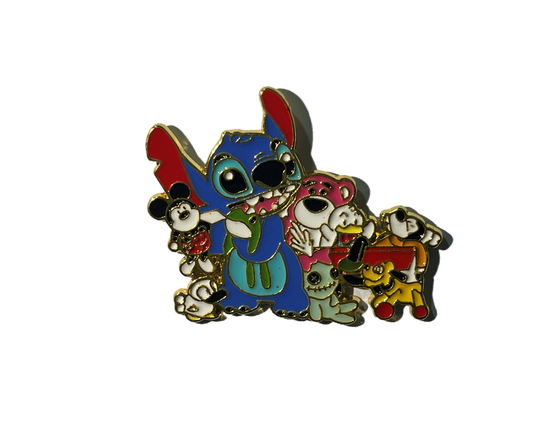 Stitch con peluches de personajes Disney