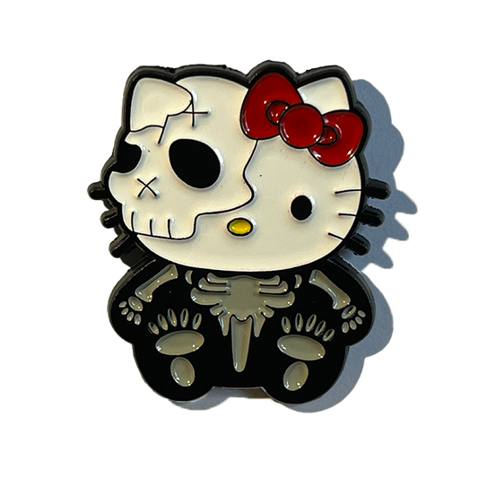 Hello Kitty con disfraz de esqueleto