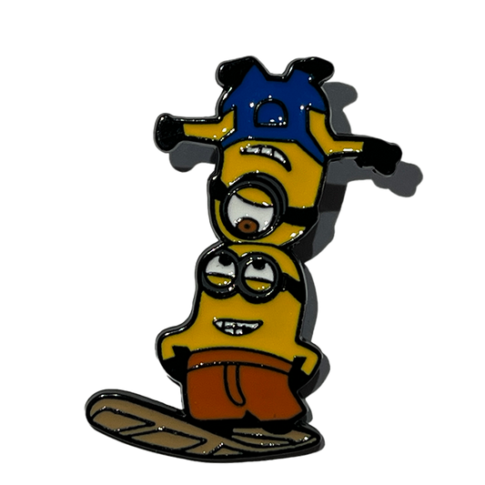 Los Minions surfers