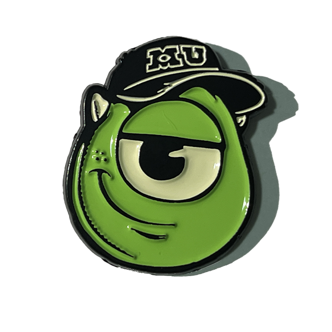 Mike Wazowski con la gorra de Monsters University