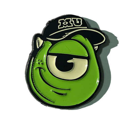 Mike Wazowski con la gorra de Monsters University