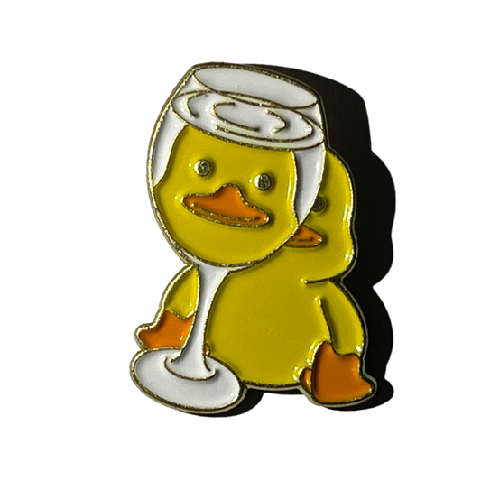 Patito detrás de una copa