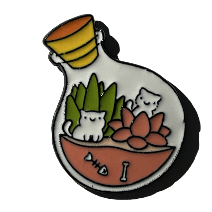 Gatitos blancos dentro de un frasco