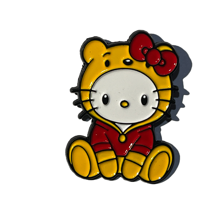 Hello Kitty con traje de Winnie Pooh
