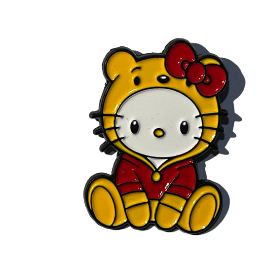 Hello Kitty con traje de Winnie Pooh