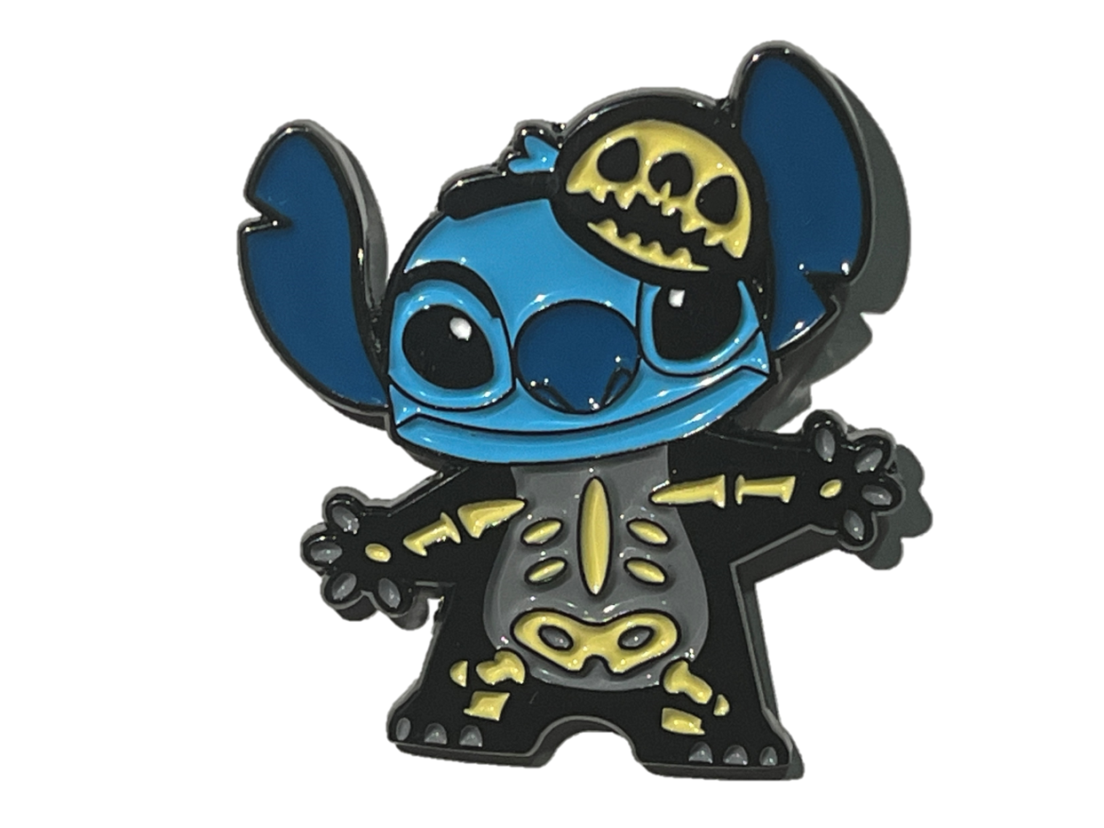 Stitch en traje de esqueleto